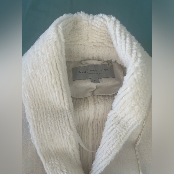 Beautiful Creme color suede vest. - Picture 2 of 3